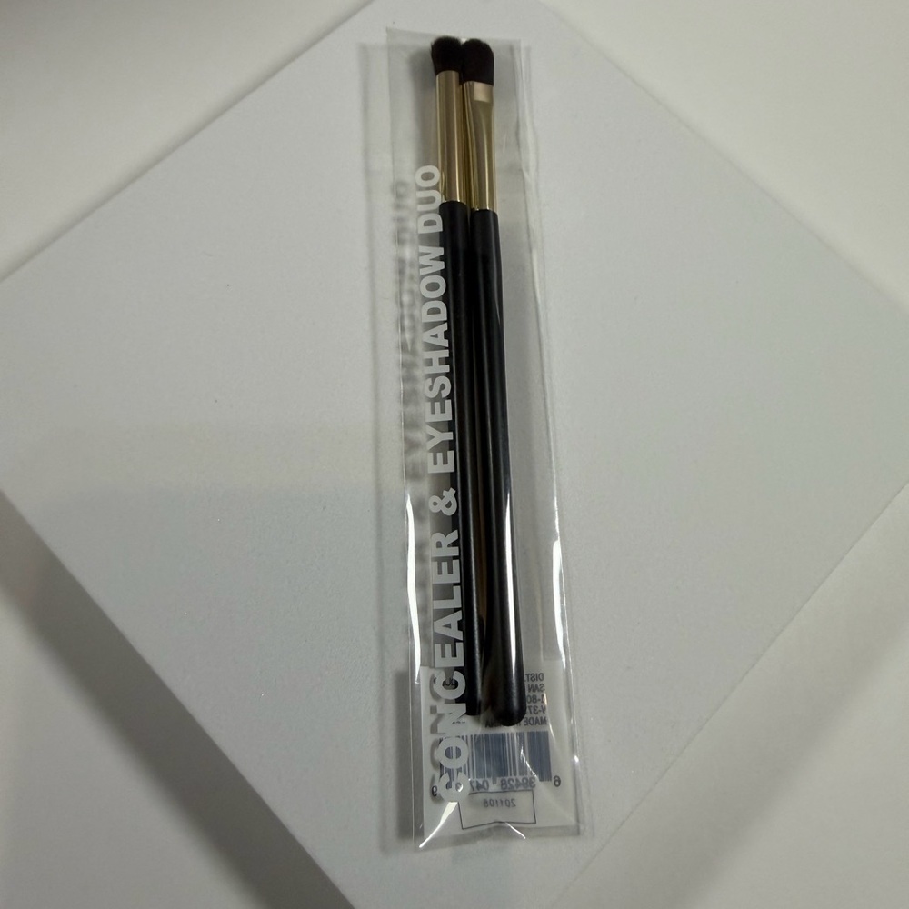 🩷5/$10 Concealer & Eyeshadow Brush Duo